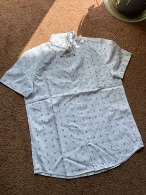 Men's American Eagle White Short-Sleeve Button-Up Shirt with Red Pattern